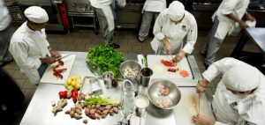 Защо добре проектираната кухня е толкова важна за безопасността на храните?
